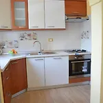 Вилла Fragola - House With Large Garden Tinjan