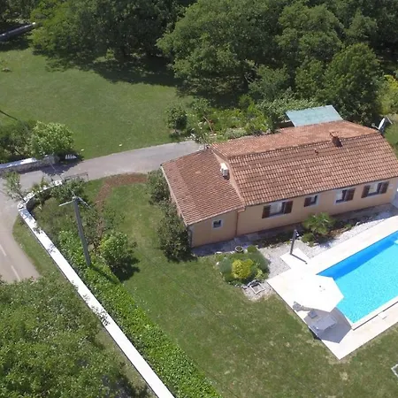 Fragola - House With Large Garden Vila *