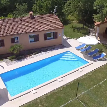 Fragola - House With Large Garden Villa