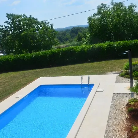 Vila Fragola - House With Large Garden