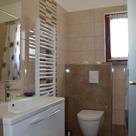 Fragola - House With Large Garden Tinjan