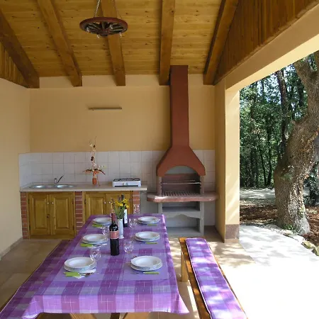 Fragola - House With Large Garden Villa