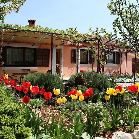 Fragola - House With Large Garden *