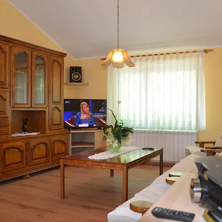 Vila Fragola - House With Large Garden Tinjan