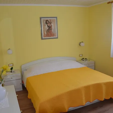 Fragola - House With Large Garden