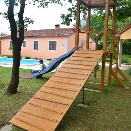Fragola - House With Large Garden Вилла Tinjan