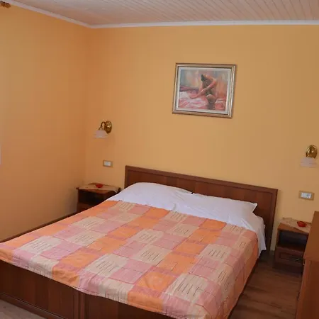 Fragola - House With Large Garden *