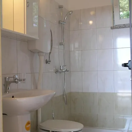 Fragola - House With Large Garden Vila Tinjan