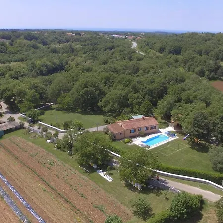 Fragola - House With Large Garden * Tinjan